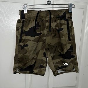 Boys SZ med RVCA shorts color camouflage. 2 front/ 1 back pockets.